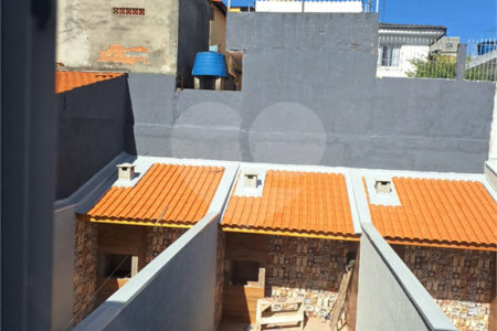 Sobrado à venda com 3 quartos, sendo 1 suíte,  em Parque Boturussu, São Paulo, SP