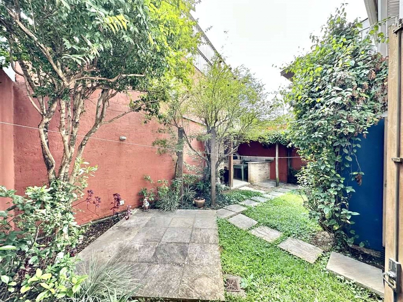 Sobrado à venda com 4 quartos, sendo 2 suítes, em Jardim Jussara, São Paulo, SP
