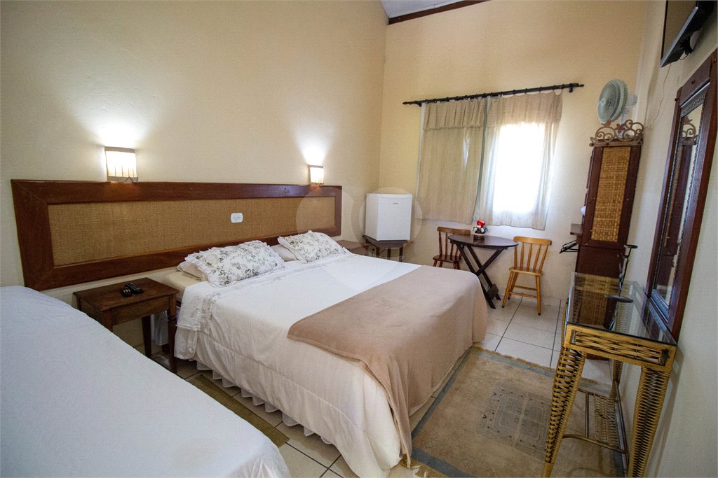 Hotel à venda com 15 quartos, sendo 4 suítes,  no Centro (canguera), São Roque, SP