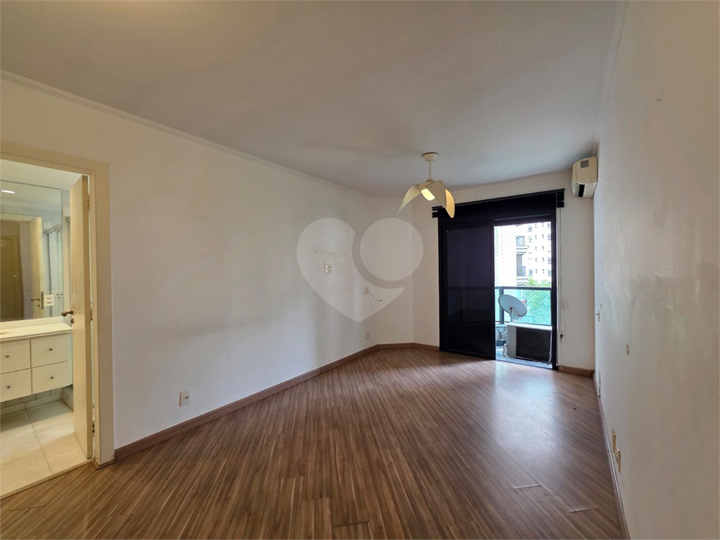 Apartamento à venda com 3 suítes em Vila Uberabinha, São Paulo, SP
