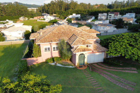 Casa à venda com 5 quartos, sendo 3 suítes, no condomínio Santa Teresa 1, Vinhedo - SP