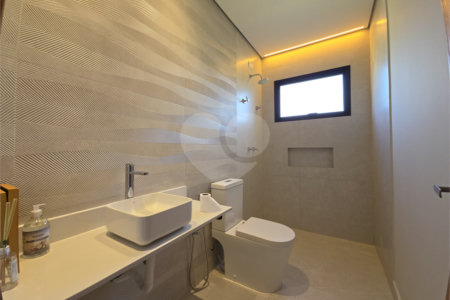 Casa à venda com 4 quartos, sendo 3 suítes, no condomínio Village Ipanema 2, Araçoiaba da Serra - SP