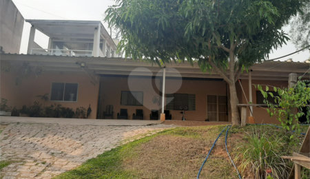 Chácara à venda com 3 quartos, sendo 1 suíte,  em Cachoeira, Vinhedo, SP