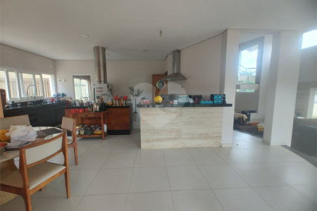 Casa à venda com 5 quartos, sendo 3 suítes, no condomínio Serra da Estrela, Atibaia - SP