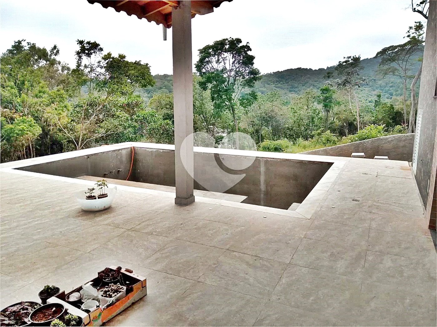Casa à venda com 4 quartos, sendo 3 suítes, no condomínio Residencial Ecologico da Cantareira, Mairiporã - SP