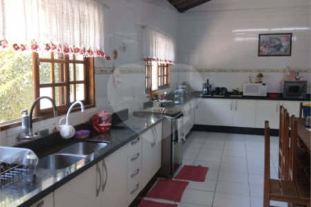 Casa à venda com 4 quartos, sendo 3 suítes,  em Vila Áurea, Poá, SP