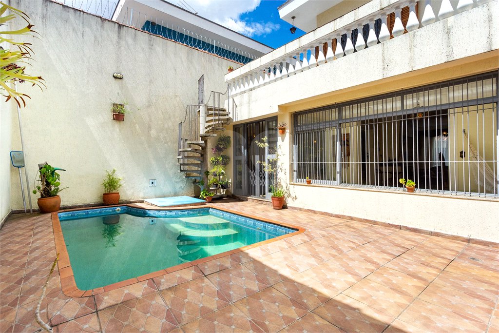 Sobrado à venda com 4 quartos, sendo 1 suíte, em Jardim Prudência, São Paulo, SP