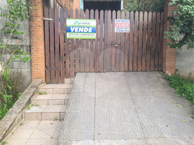 Casa à venda com 4 quartos, sendo 1 suíte,  no condomínio Parque Suiça, Caieiras - SP