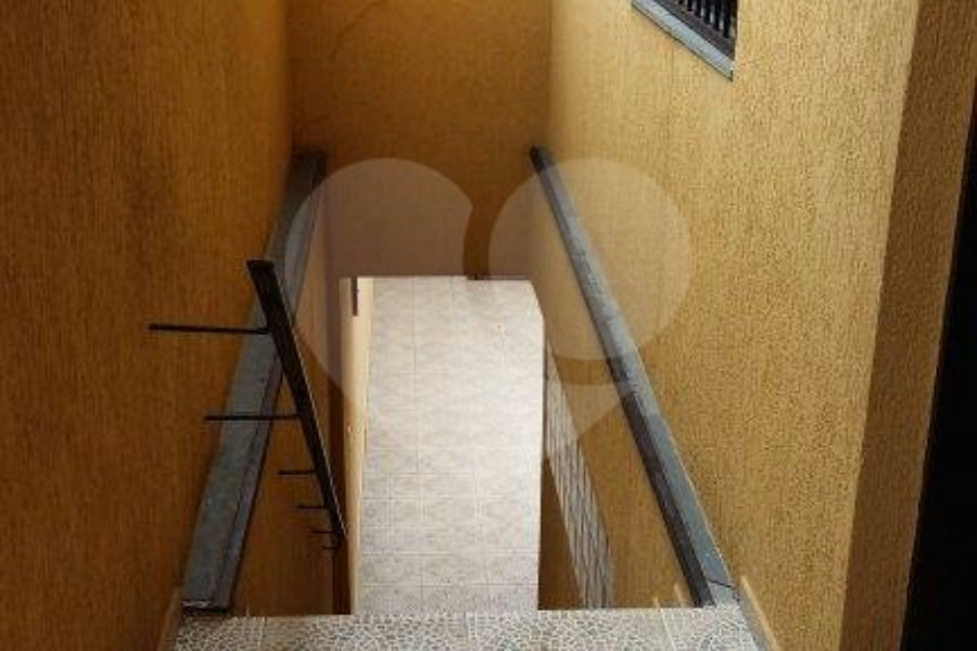 Sobrado à venda com 4 quartos, sendo 1 suíte, em Vila Nova Cachoeirinha, São Paulo, SP