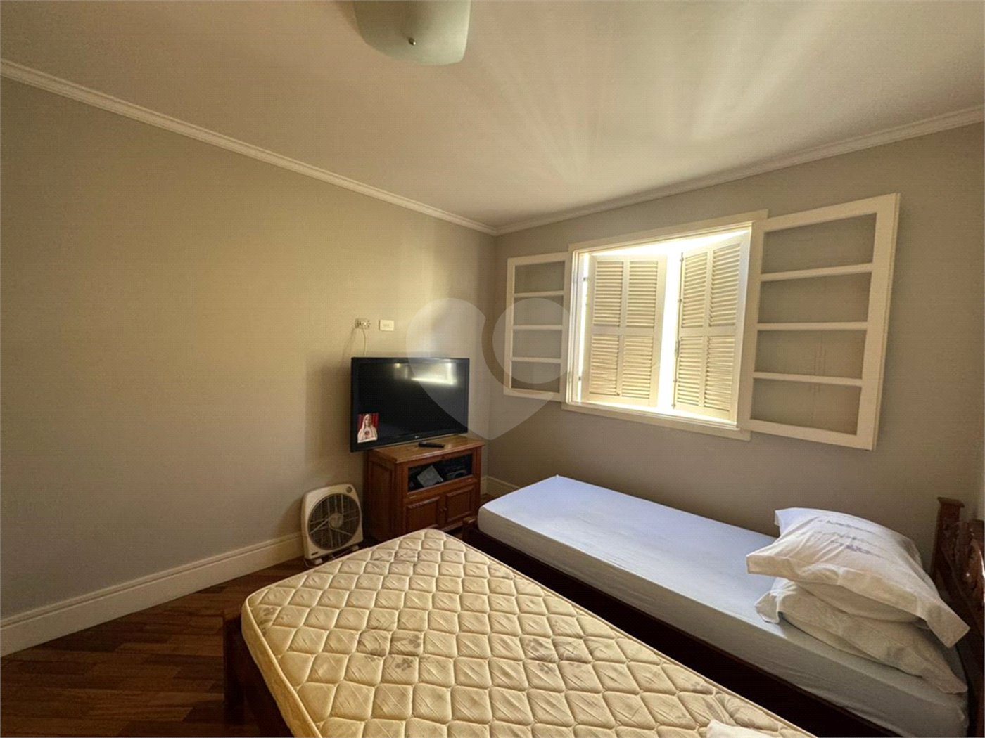 Casa à venda com 3 quartos, sendo 1 suíte, no condomínio Villagio Staluccia, São Paulo - SP