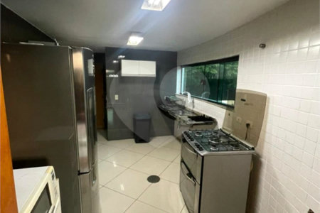 Casa à venda com 5 quartos, sendo 3 suítes,  no condomínio Flamboyant, Atibaia - SP