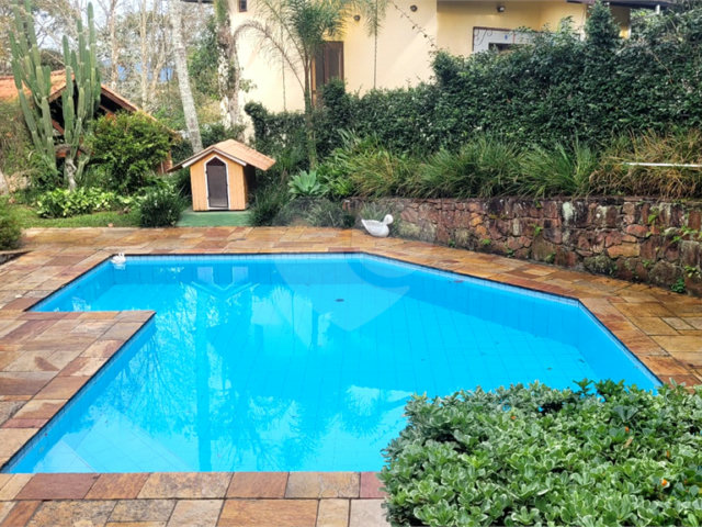 Casa à venda com 3 quartos, sendo 1 suíte,  no condomínio Associação Reserva das Hortênsias, Mairiporã - SP