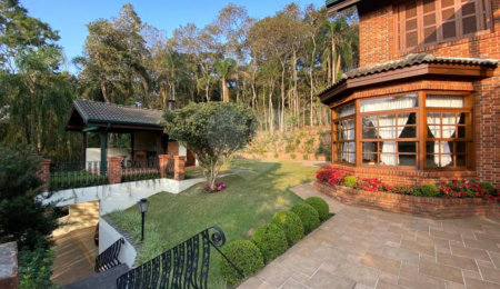 Casa à venda com 5 quartos, sendo 4 suítes,  no condomínio Cantareira, Mairiporã - SP