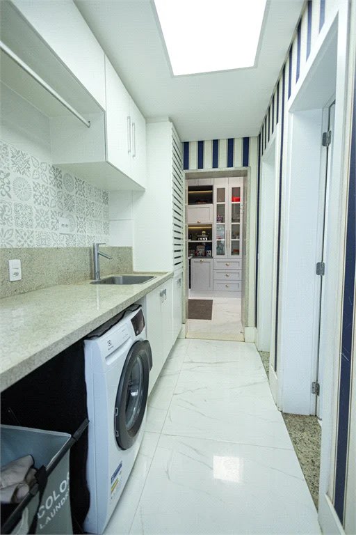 Apartamento à venda com 5 quartos, sendo 4 suítes, em Parque Reboucas, São Paulo, SP