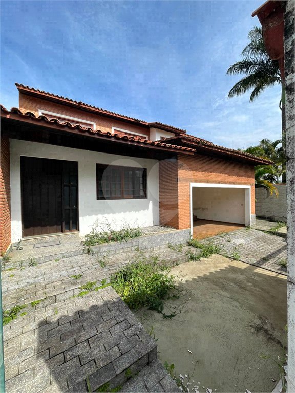 Sobrado à venda com 5 quartos, sendo 2 suítes,  em Vila Oliveira, Mogi das Cruzes, SP