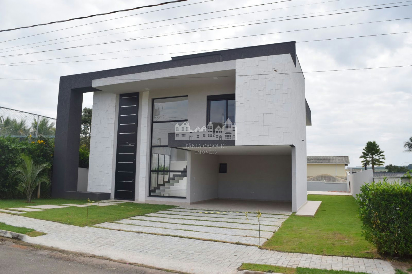 Casa à venda com 4 suítes no condomínio Shambala 2, Atibaia - SP