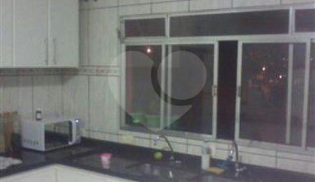 Casa à venda com 4 quartos, sendo 1 suíte,  em Jardim Peri, São Paulo, SP
