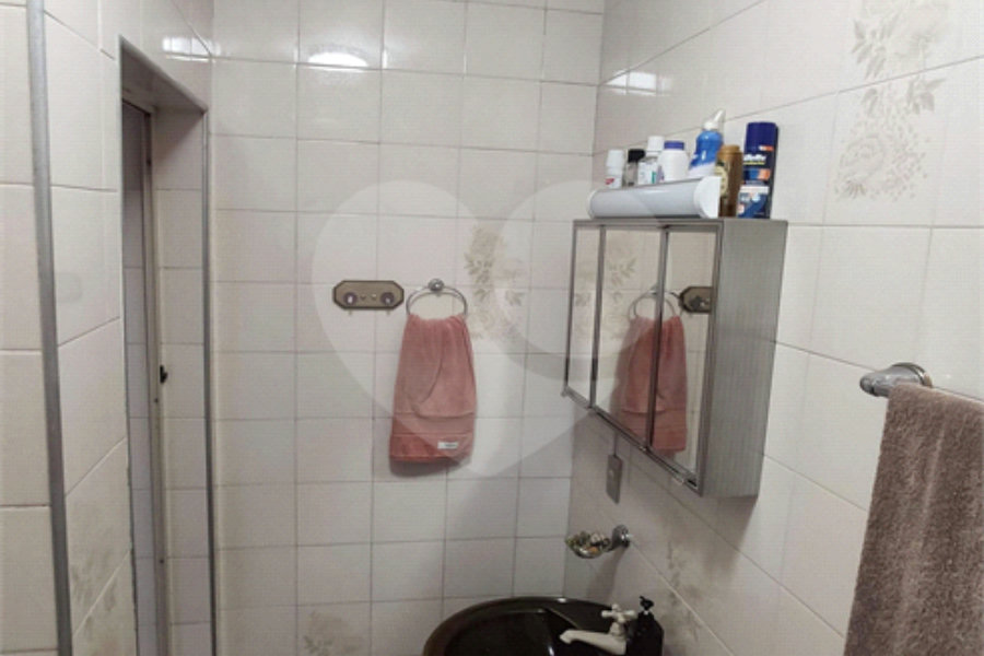 Casa à venda com 4 quartos, sendo 1 suíte, no condomínio Travessa Jacob,38, São Paulo - SP