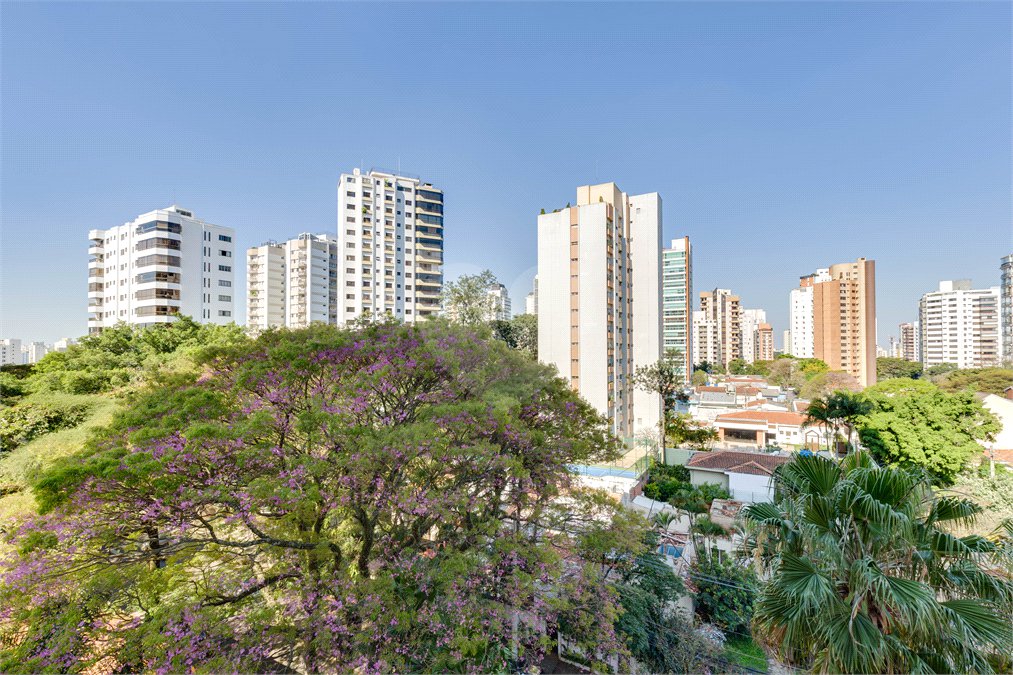 Apartamento à venda com 4 quartos, sendo 2 suítes, em Campo Belo, São Paulo, SP