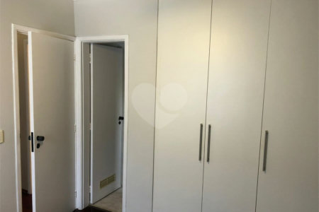 Apartamento à venda com 2 quartos, sendo 1 suíte,  em Vila Olímpia, São Paulo, SP