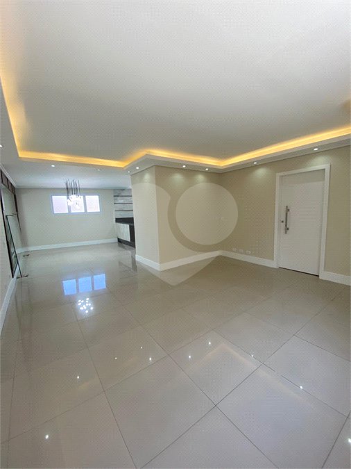 Casa à venda com 3 quartos, sendo 1 suíte, no condomínio Ana Carolina, São Paulo - SP