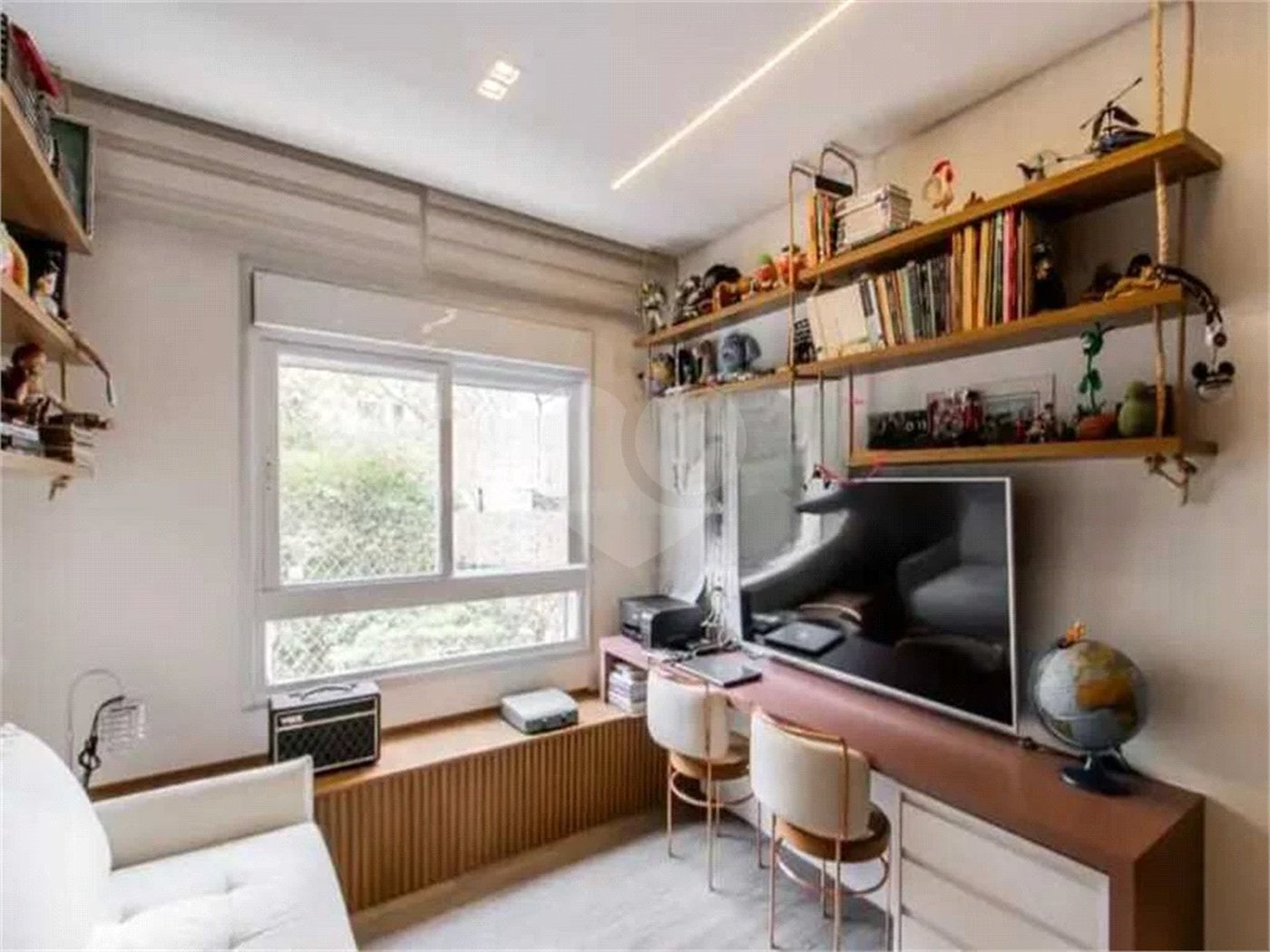 Apartamento de 306m² na melhor região de Moema, 3 suítes, 5 vagas, varanda gourmet, depósito, fora de rota