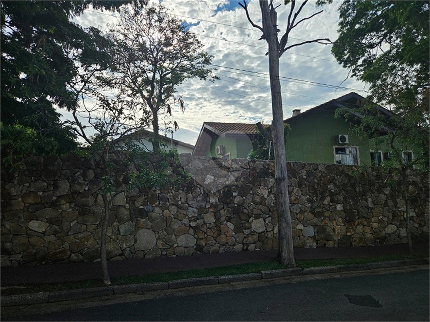 Casa à venda com 4 quartos, sendo 3 suítes, em Jardim Tapajós, Atibaia, SP