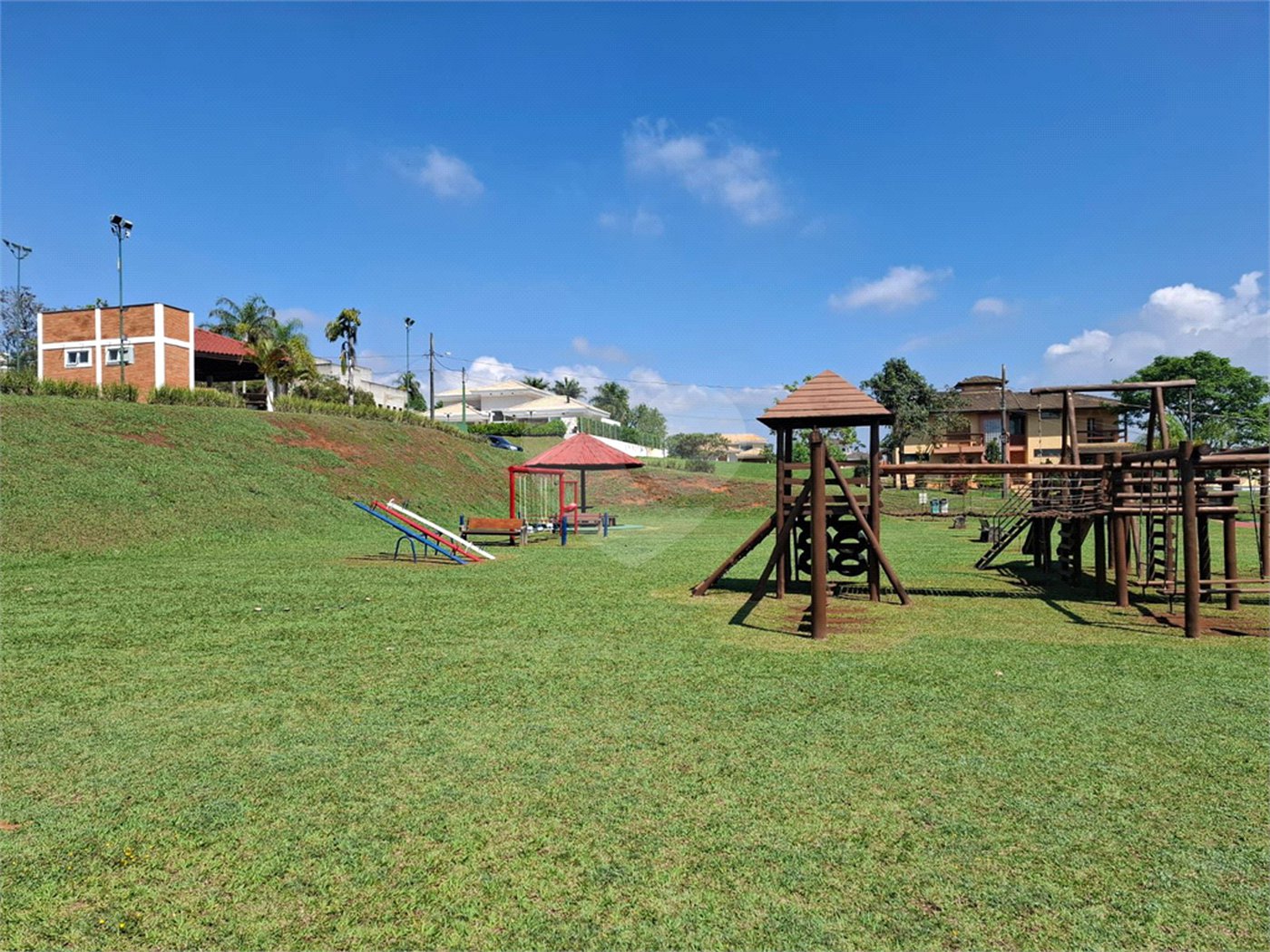 Terreno à venda no condomínio Village Saint Charbel, Araçoiaba da Serra - SP