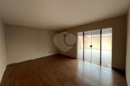 Casa à venda com 4 quartos, sendo 2 suítes, no condomínio Pedra Mar, Rio de Janeiro - RJ