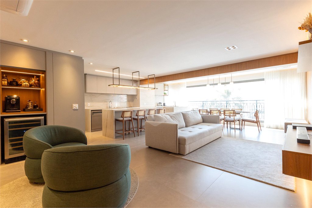 Apartamento à venda com 3 suítes em Moema, São Paulo, SP