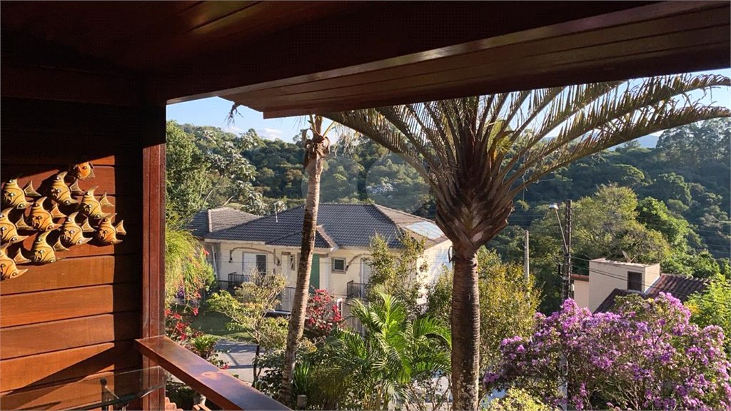 Casa à venda com 3 quartos, sendo 1 suíte, no condomínio Associação Reserva das Hortênsias, Mairiporã - SP