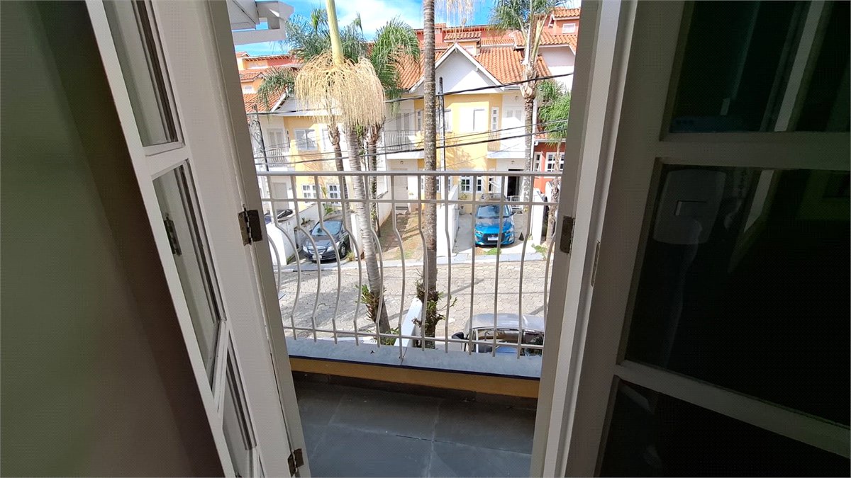 Casa à venda com 2 suítes no condomínio Village Palmas, São Paulo - SP