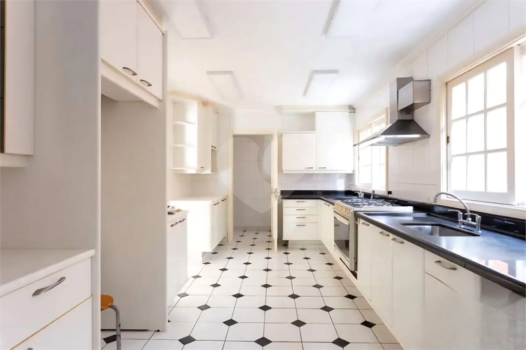 Casa à venda com 4 suítes em Jardim Leonor, São Paulo, SP
