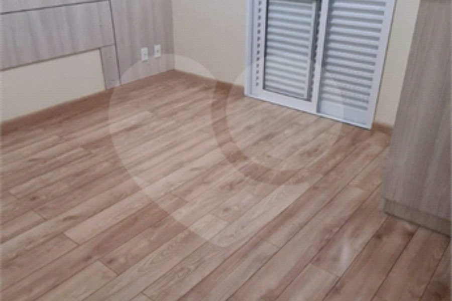 Casa à venda com 3 quartos, sendo 1 suíte, no condomínio Alvorada Parque Vitória, São Paulo - SP