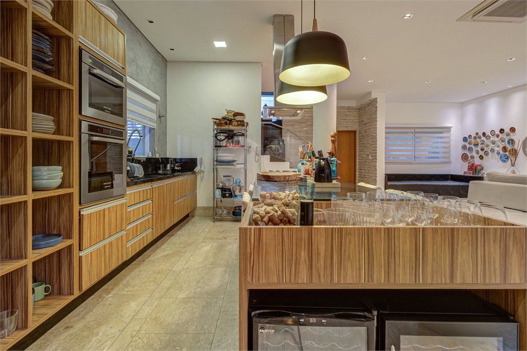Casa à venda com 4 suítes no condomínio Ville de France, São Paulo - SP