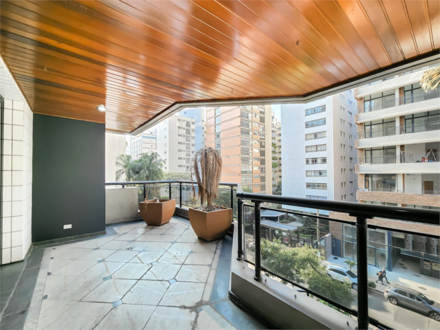 Apartamento à venda com 4 quartos, sendo 3 suítes,  em Higienópolis, São Paulo, SP