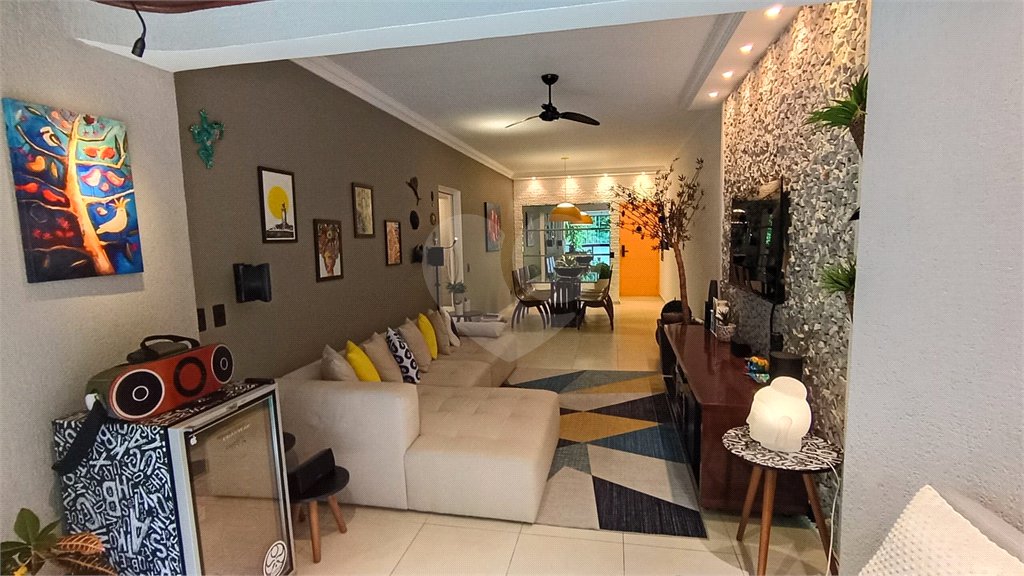 Apartamento à venda com 2 quartos, sendo 1 suíte, em Pitangueiras, Guarujá, SP
