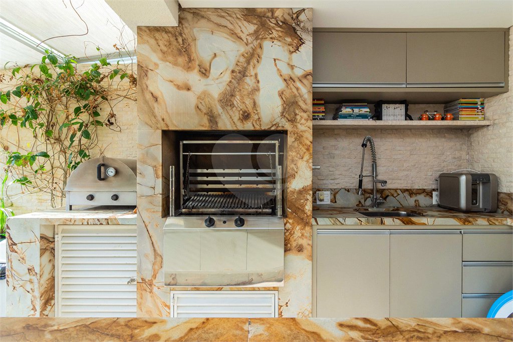 Apartamento à venda com 3 suítes em Vila Cordeiro, São Paulo, SP