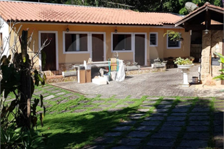 Casa à venda ou para alugar com 5 quartos, sendo 1 suíte, em Cumbari, Mairiporã, SP
