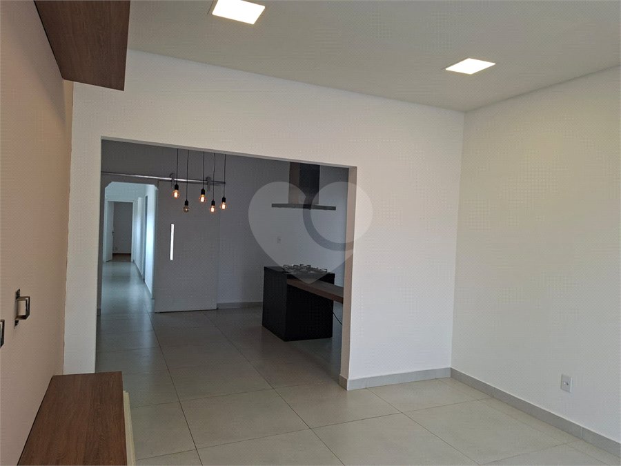 Casa à venda ou para alugar com 3 quartos, sendo 1 suíte, em Vila Aparecida, Itapetininga, SP