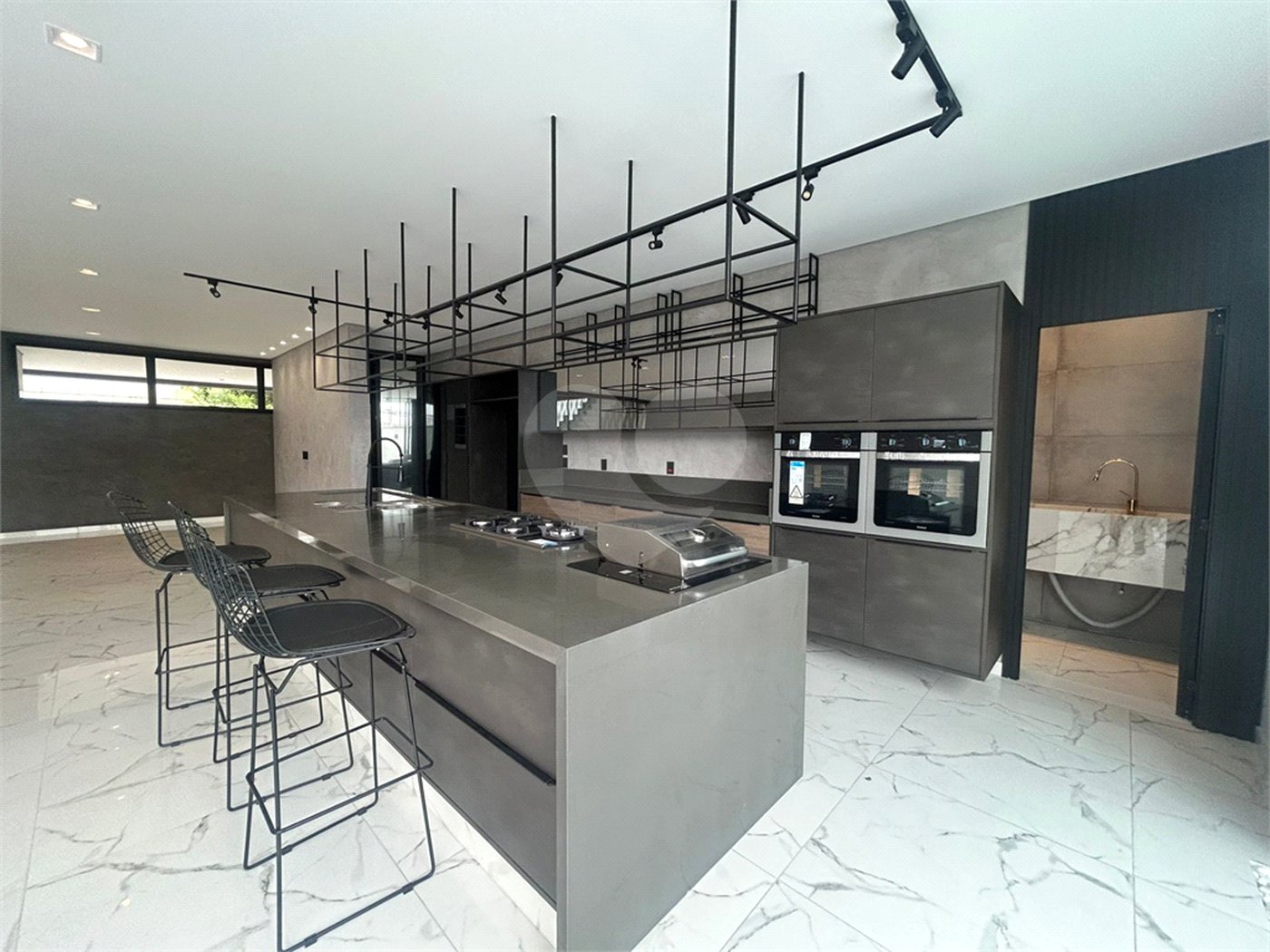 Casa à venda com 4 suítes no condomínio Residencial Chácara Ondina, Sorocaba - SP