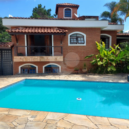 Casa à venda ou para alugar com 5 quartos, sendo 1 suíte, em Cumbari, Mairiporã, SP