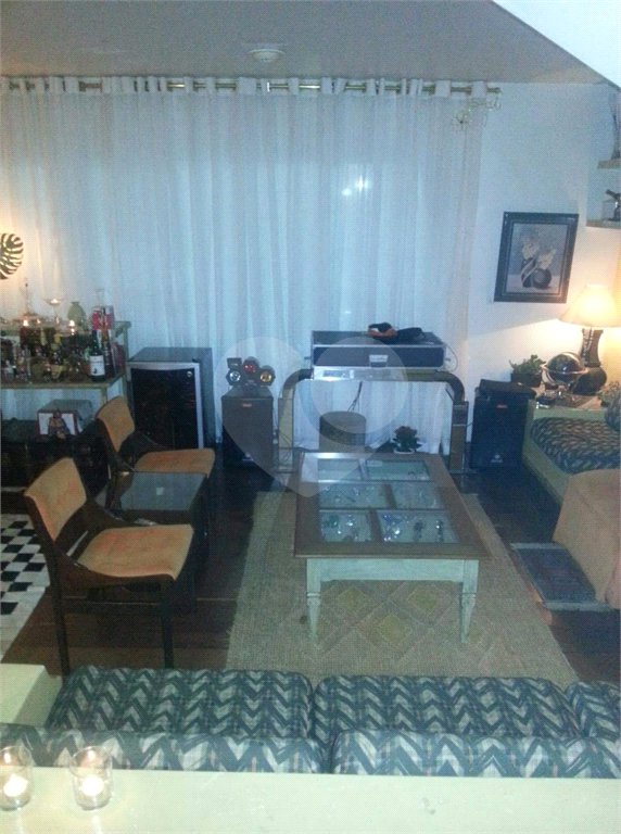 Sobrado à venda com 4 quartos, sendo 2 suítes, em Jardim Leonor, São Paulo, SP