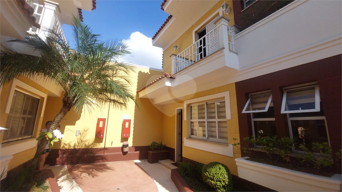 Casa para alugar com 3 quartos, sendo 1 suíte, no condomínio Santanna, São Paulo - SP
