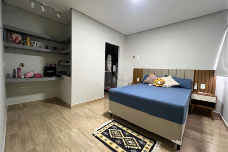 Sobrado à venda com 4 quartos, sendo 2 suítes,  em Jardim Marisa, São Paulo, SP