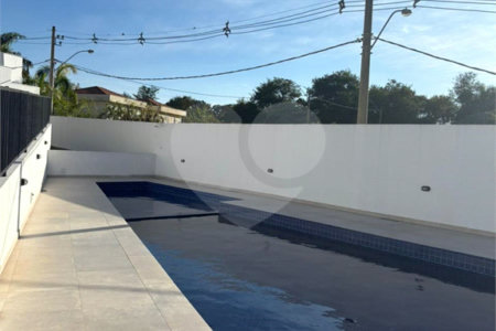 Casa à venda com 3 quartos, sendo 1 suíte, no condomínio Marselha IV, São Roque - SP