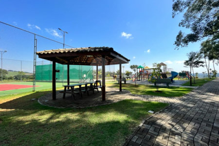 Casa à venda com 5 quartos, sendo 3 suítes, no condomínio Santa Teresa 1, Vinhedo - SP