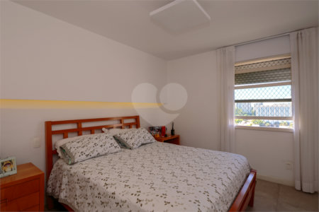 Apartamento à venda com 4 quartos, sendo 1 suíte, em Alto da Boa Vista, São Paulo, SP