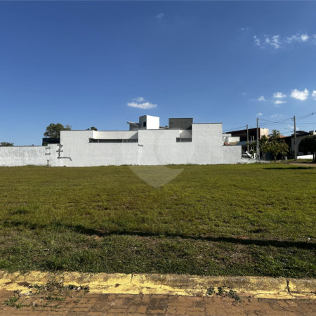 Terreno à venda no condomínio Village do Lago, Três Lagoas - MS