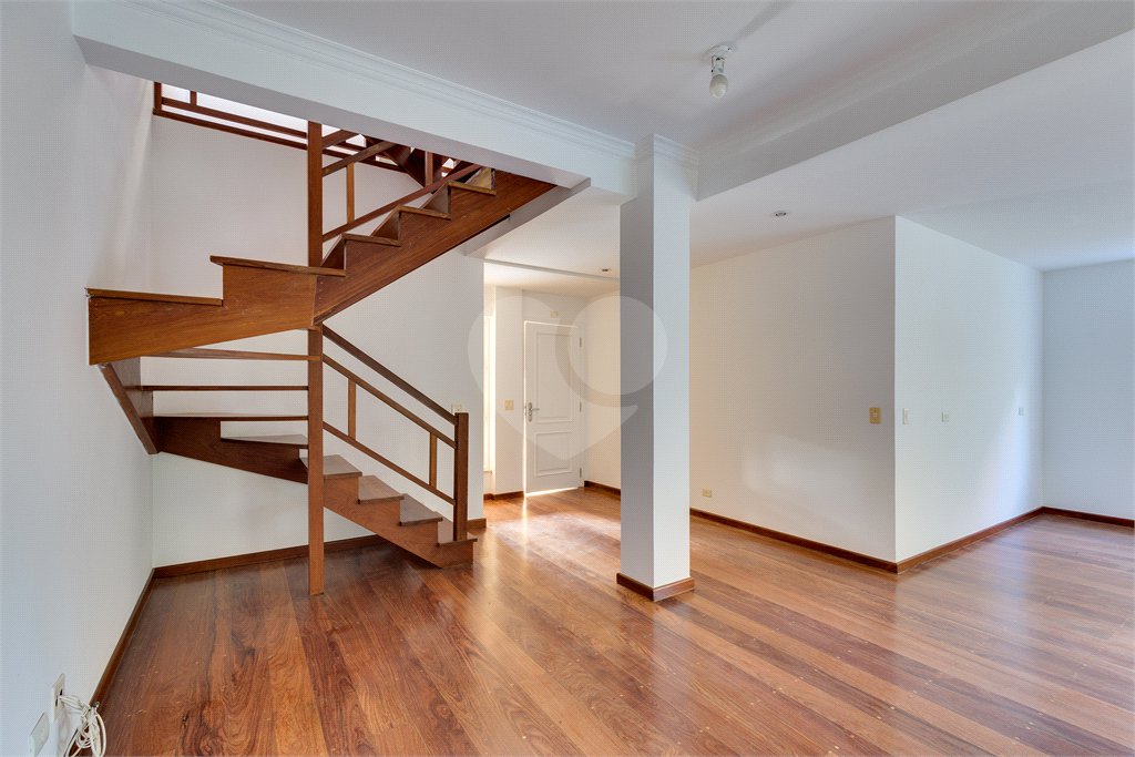 Casa para alugar com 4 quartos, sendo 2 suítes, no condomínio Cassiano Ricardo, São Paulo - SP